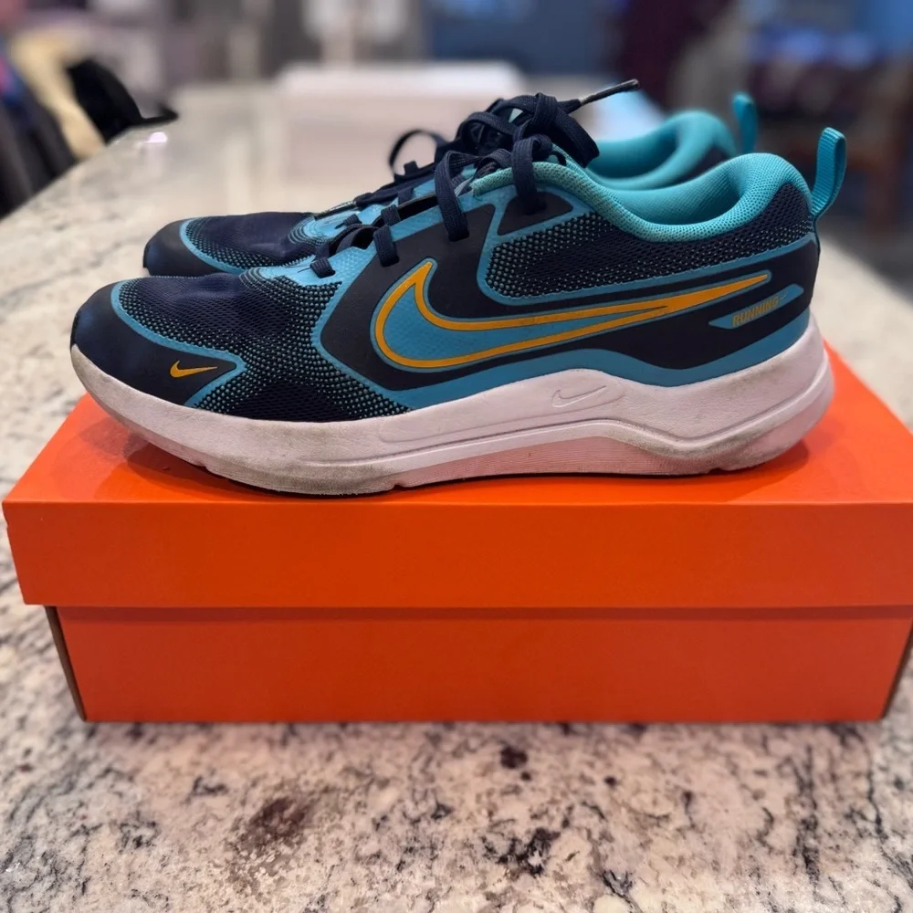 Nike Running Shoes Navy Teal Gold Big Kids 7Y Women’s 8.5
